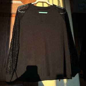 Black Blouse w/ Flowy Lace Sleeves